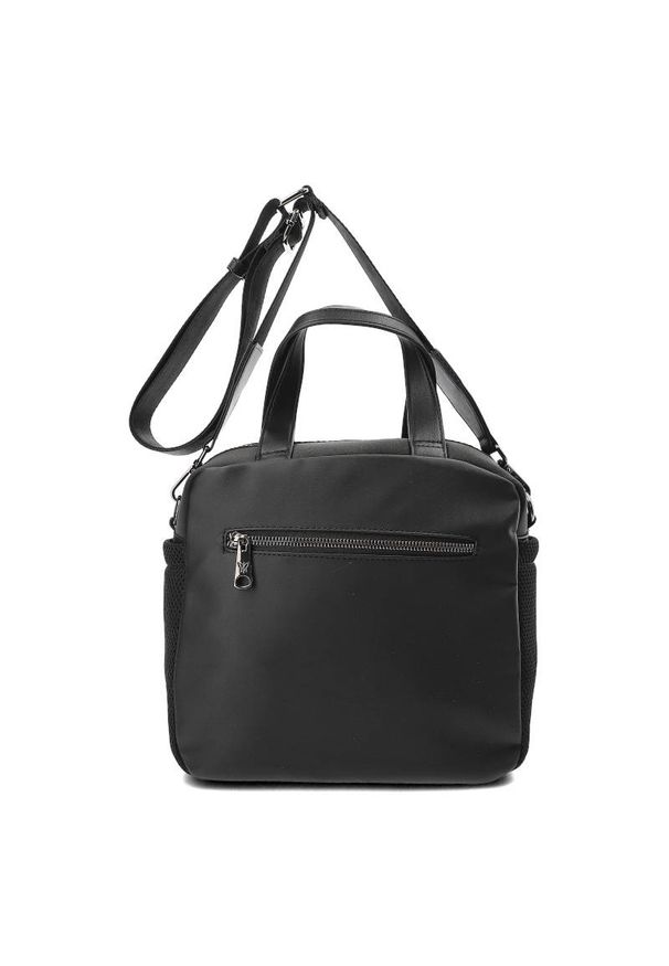 Czarna Torebka Damska Gustowny Kuferek Pepe Moll. Kolor: czarny. Wzór: aplikacja. Materiał: zdobione, skórzane. Styl: elegancki. Rodzaj torebki: do ręki