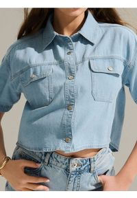 Sinsay - Jeansowa koszula z kołnierzykiem - niebieski. Kolor: niebieski. Materiał: jeans