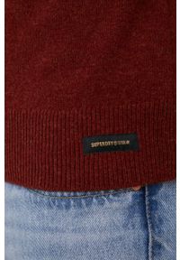 Superdry sweter wełniany męski kolor bordowy lekki. Okazja: na co dzień. Kolor: czerwony. Materiał: wełna. Długość rękawa: długi rękaw. Długość: długie. Wzór: melanż. Styl: casual