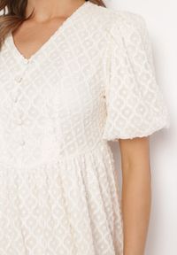 Born2be - Beżowa Haftowana Sukienka Taliowana Maxi Indiria. Kolor: beżowy. Materiał: tkanina, materiał. Długość rękawa: krótki rękaw. Wzór: haft. Długość: maxi #3