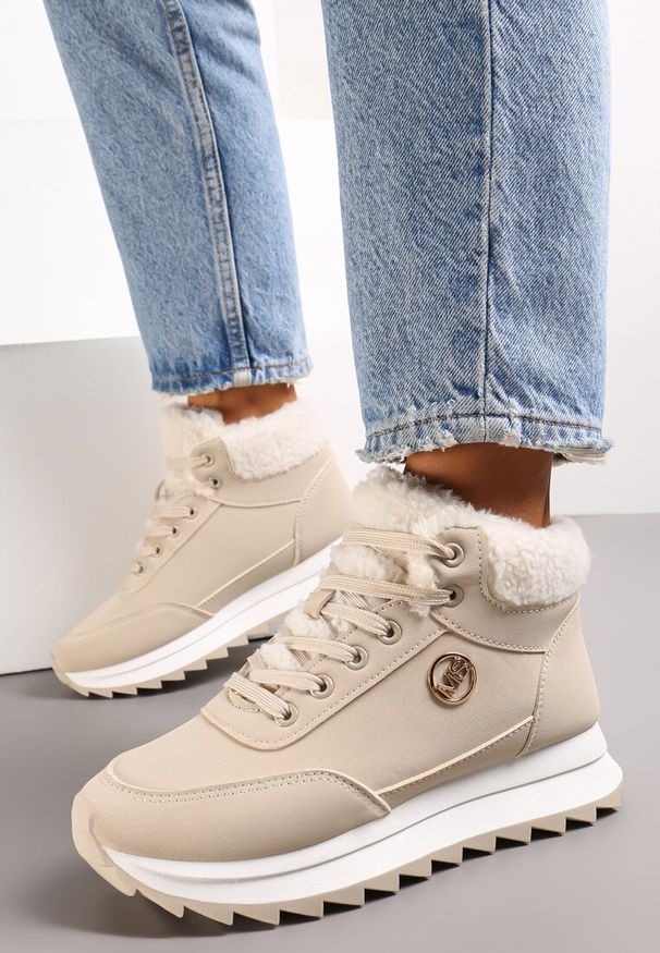 Renee - Beżowe Zimowe Sneakersy ze Sztucznym Futerkiem Turelia. Okazja: na co dzień. Zapięcie: sznurówki. Kolor: beżowy. Materiał: futro. Sezon: zima. Obcas: na obcasie