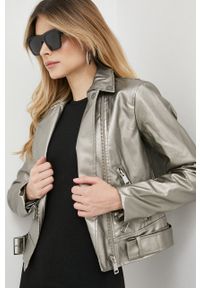 Guess ramoneska damska kolor srebrny przejściowa. Okazja: na co dzień. Kolor: srebrny. Styl: casual, klasyczny #4