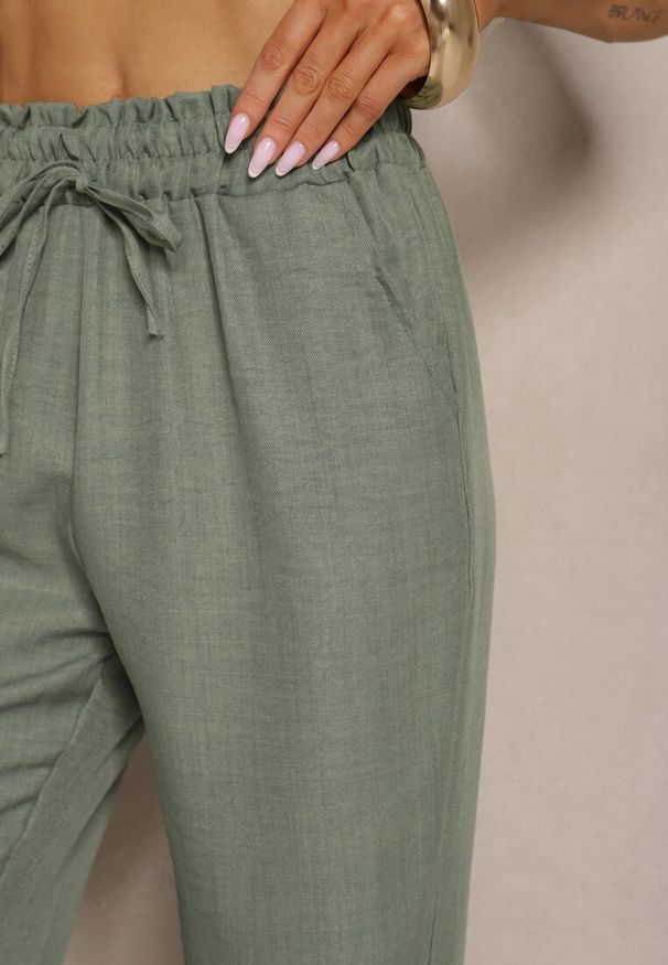 Renee - Zielone Spodnie High Waist ze Ściągaczem w Talii i Prostą Nogawką Savonne. Okazja: na co dzień. Stan: podwyższony. Kolor: zielony. Styl: elegancki, casual