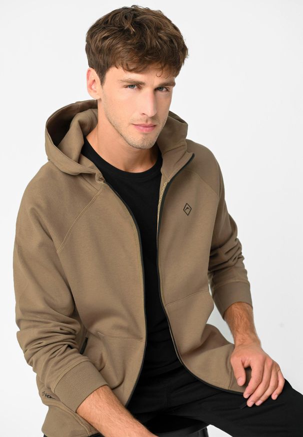 Volcano - Bluza dresowa B-ANDRE. Typ kołnierza: kaptur. Kolor: beżowy. Materiał: dresówka. Długość rękawa: raglanowy rękaw. Styl: klasyczny, sportowy