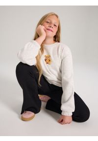 Sinsay - Prążkowane spodnie flare - czarny. Kolor: czarny. Materiał: prążkowany #1