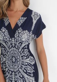 Born2be - Granatowa Sukienka Khryseis. Typ kołnierza: dekolt gorset. Kolor: niebieski. Materiał: materiał. Wzór: kwiaty. Typ sukienki: gorsetowe. Długość: mini #3