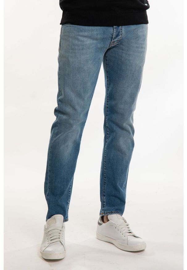Takeshy Kurosawa Jeansy "Essential" | 83349 | Essential | Mężczyzna | Niebieski. Stan: obniżony. Kolor: niebieski. Wzór: aplikacja. Styl: klasyczny