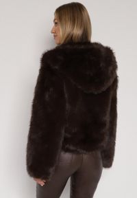 Born2be - Brązowa Kurtka Futrzana z Nieodpinanym Kapturem Vetirire. Okazja: na co dzień. Kolor: brązowy. Materiał: futro. Styl: elegancki, casual #5