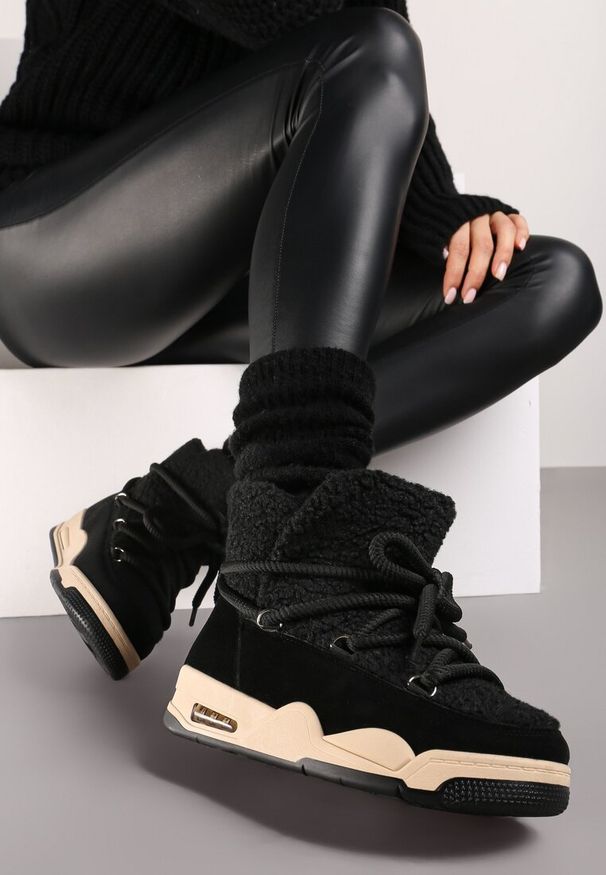 Born2be - Czarne Śniegowce na Płaskiej Podeszwie ze Sznurowaniem i Futerkiem Typu Baranek Salabira. Okazja: na co dzień. Zapięcie: sznurówki. Kolor: czarny. Materiał: futro. Sezon: zima. Obcas: na płaskiej podeszwie. Styl: casual