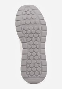 Renee - Białe Sneakersy z Siateczką i Modnymi Wstawkami Corona. Okazja: na co dzień. Kolor: biały. Materiał: jeans #7