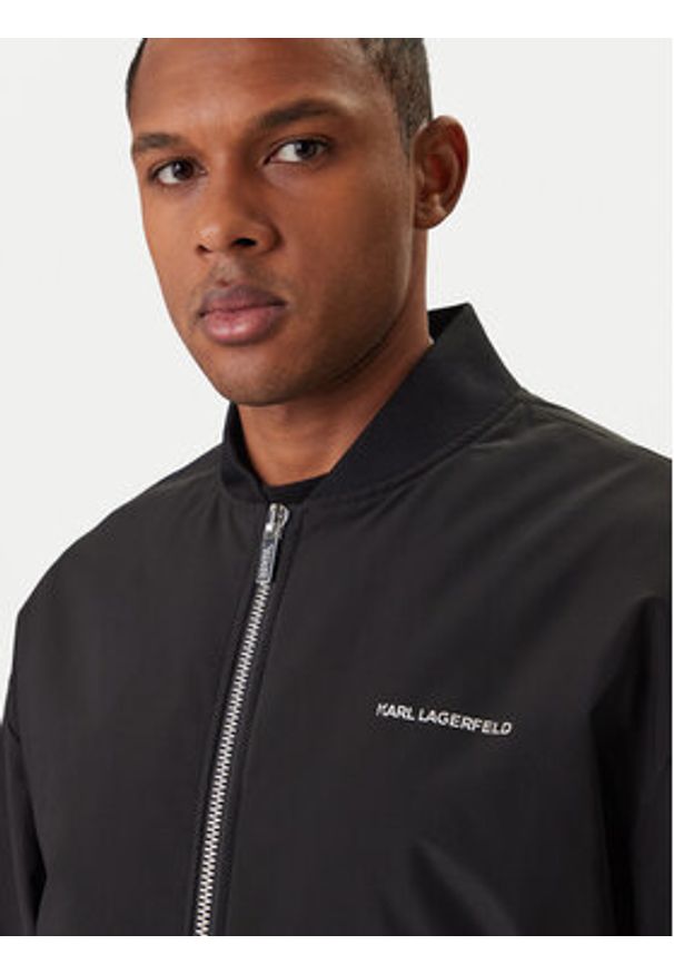 Karl Lagerfeld - KARL LAGERFELD Kurtka bomber 505005 561533 Czarny Regular Fit. Typ kołnierza: dekolt w karo. Kolor: czarny. Materiał: syntetyk
