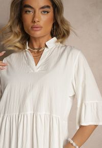 Renee - Biała Rozkloszowana Sukienka z Wiskozą i Falbanami Eviranna. Okazja: na co dzień. Typ kołnierza: dekolt w kształcie V. Kolor: biały. Materiał: wiskoza. Długość rękawa: krótki rękaw. Sezon: lato. Styl: elegancki, casual #5
