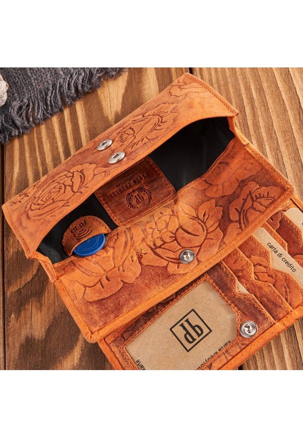 PAOLO PERUZZI - Portfel skórzany pomarańczowy Paolo Peruzzi T-107-HOR. Kolor: pomarańczowy. Materiał: skóra. Wzór: kwiaty