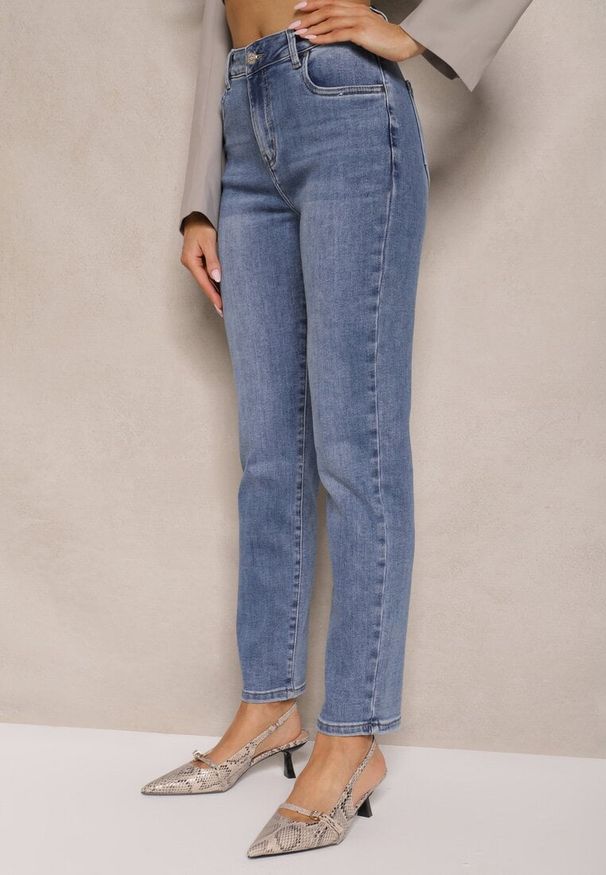 Renee - Niebieskie Jeansy z Bawełną Mom Fit High Waist Larinorti. Okazja: na co dzień. Stan: podwyższony. Kolor: niebieski. Długość: do kostek. Styl: klasyczny, elegancki, casual