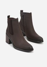 Born2be - Brązowe Botki w Stylu Sztybletów na Słupku Hevea. Okazja: na spotkanie biznesowe, do pracy, na co dzień. Zapięcie: zamek. Kolor: brązowy. Materiał: jeans. Wzór: aplikacja. Obcas: na słupku. Styl: klasyczny, biznesowy, casual, elegancki #3
