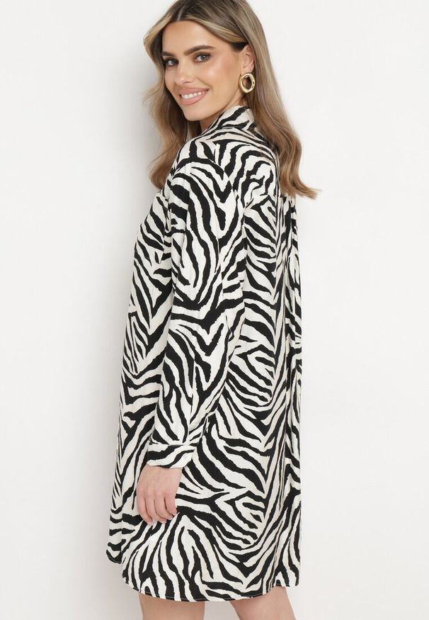 Born2be - Czarno-Biała Koszulowa Sukienka Zapinana na Guziki z Kieszonką z Przodu Biorna. Kolor: czarny. Materiał: tkanina, materiał, wiskoza. Typ sukienki: koszulowe. Styl: klasyczny, elegancki