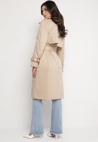 Born2be - Beżowy Płaszcz Długi Trencz z Paskiem Ozrage. Kolor: beżowy. Długość: długie. Sezon: wiosna, jesień. Styl: elegancki, sportowy #3