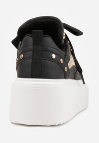 Renee - Czarne Sneakersy na Platformie Ozdobione Nitami i Metalicznymi Elementami Azista. Kolor: czarny. Materiał: jeans. Szerokość cholewki: normalna. Wzór: aplikacja. Obcas: na platformie #2