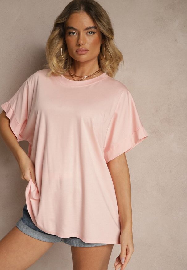 Renee - Jasnoróżowy T-shirt z Wiskozą o Fasonie Nietoperza Tanalitha. Okazja: na co dzień. Kolor: różowy. Materiał: wiskoza. Styl: casual