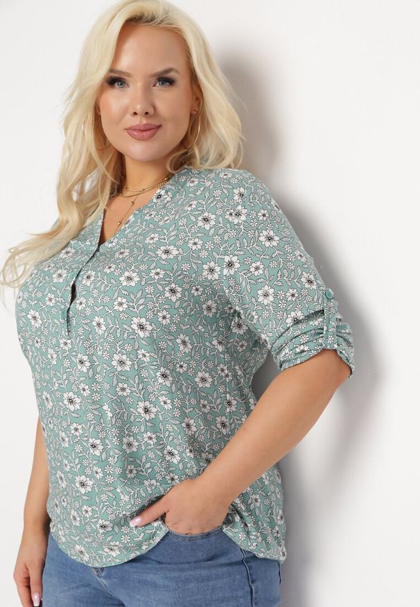 Born2be - Miętowa Bluzka Koszulowa w Kwiaty z Wiskozowej Tkaniny Railen. Kolekcja: plus size. Kolor: miętowy. Materiał: tkanina, wiskoza. Wzór: kwiaty