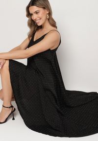 Born2be - Czarna Rozkloszowana Sukienka z Wiskozy z Cyrkoniami Ellitana. Okazja: na co dzień. Kolor: czarny. Materiał: wiskoza. Sezon: lato. Styl: elegancki, casual, klasyczny #2