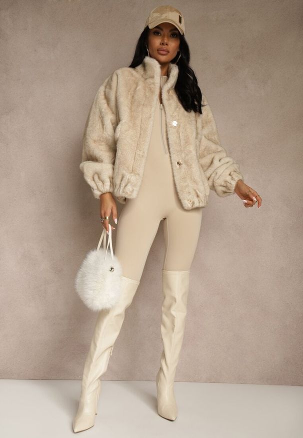 Renee - Beżowa Futrzana Kurtka Bomberka z Kieszeniami Tiwedela. Okazja: na co dzień. Kolor: beżowy. Materiał: futro. Styl: elegancki, casual, klasyczny