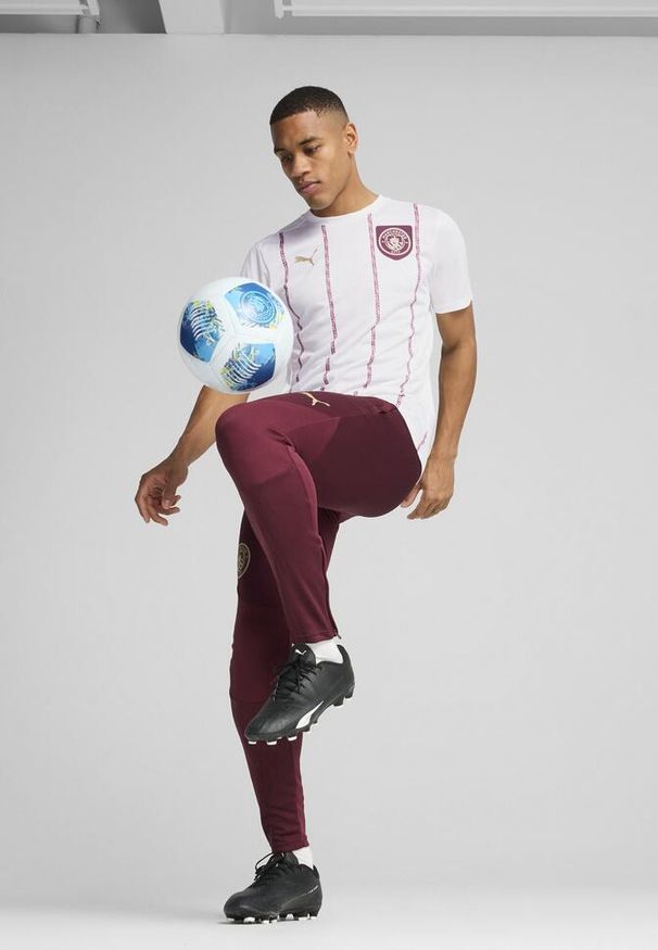 Puma - Męska koszulka przedmeczowa Manchester City PUMA White Dark Jasper Red. Kolor: biały, czerwony, wielokolorowy. Wzór: nadruk