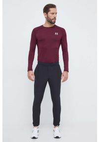 Under Armour longsleeve treningowy kolor bordowy gładki. Kolor: czerwony. Materiał: skóra, materiał. Długość rękawa: długi rękaw. Wzór: gładki #2