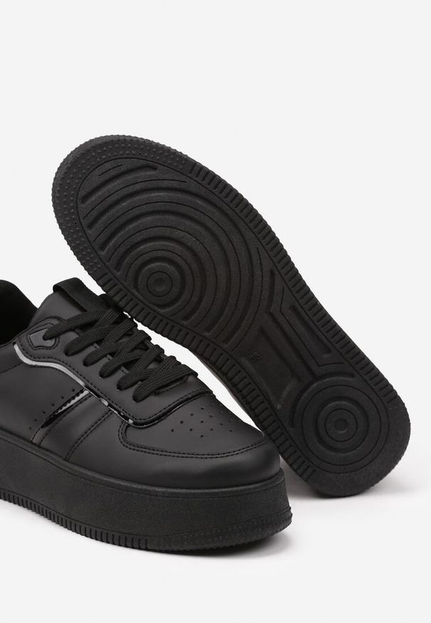 Born2be - Czarne Klasyczne Sneakersy Vices na Grubej Podeszwie Torira. Okazja: na co dzień. Nosek buta: okrągły. Zapięcie: sznurówki. Kolor: czarny. Materiał: jeans. Obcas: na platformie