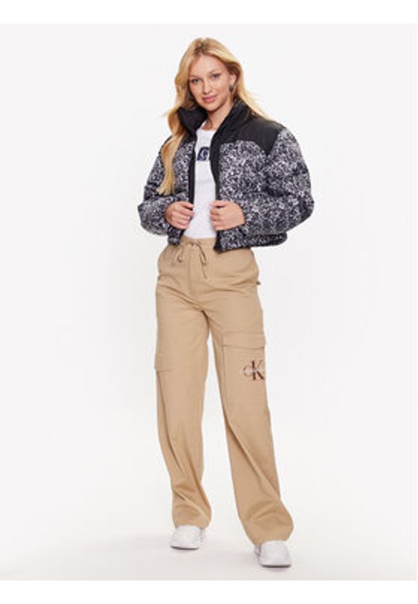 Calvin Klein Jeans Kurtka przejściowa J20J221591 Czarny Regular Fit. Kolor: czarny. Materiał: syntetyk