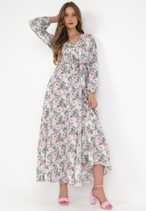 Born2be - Jasnoniebieska Sukienka Partharpia. Typ kołnierza: kokarda. Kolor: niebieski. Materiał: tkanina, materiał. Wzór: kolorowy, aplikacja, kwiaty. Typ sukienki: rozkloszowane, kopertowe. Długość: maxi