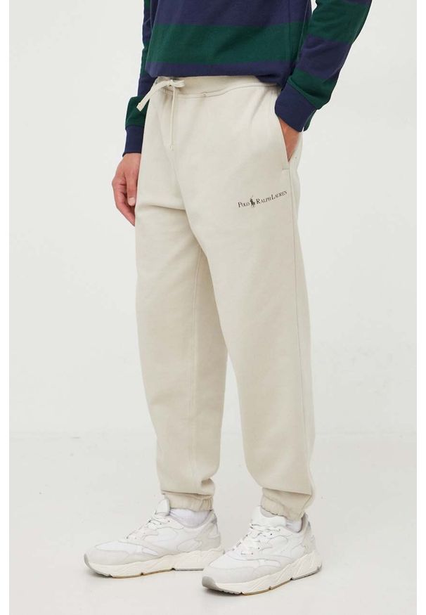 Polo Ralph Lauren spodnie męskie kolor beżowy z nadrukiem. Kolor: beżowy. Materiał: poliester. Wzór: nadruk