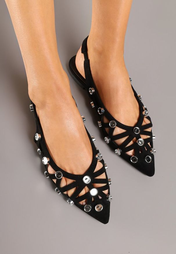 Renee - Czarne Sandały Ażurowe Typu Slingback Ozdobione Aplikacjami Lisanorea. Okazja: na spotkanie biznesowe. Kolor: czarny. Wzór: aplikacja, ażurowy. Sezon: lato. Styl: biznesowy, elegancki