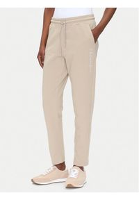 EA7 Emporio Armani Spodnie dresowe 7W000489 AF12951 U6155 Beżowy Regular Fit. Kolor: beżowy. Materiał: bawełna #1