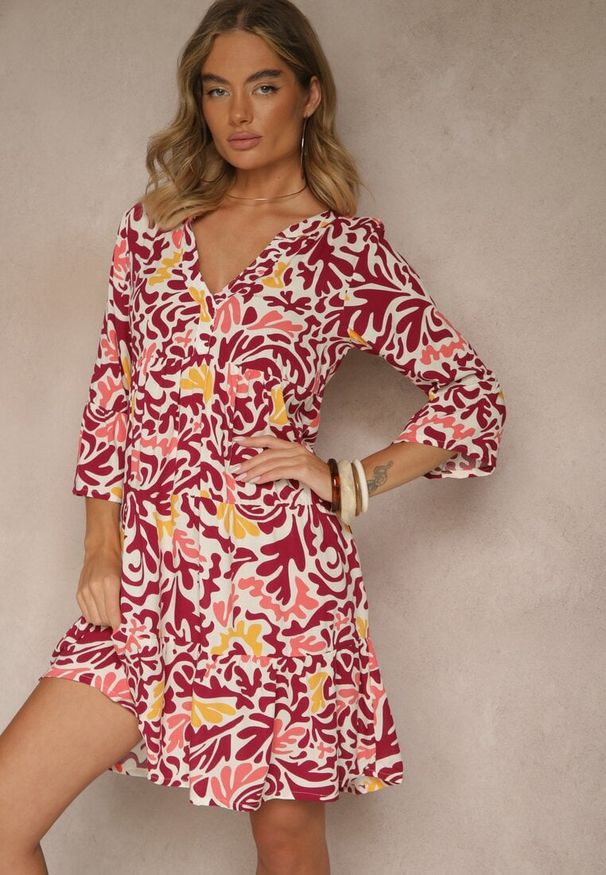 Renee - Żółto-Bordowa Sukienka z Wiskozy o Rozkloszowanym Kroju w Abstrakcyjny Wzór Lirese. Okazja: na co dzień. Kolor: żółty. Materiał: wiskoza. Styl: elegancki, casual