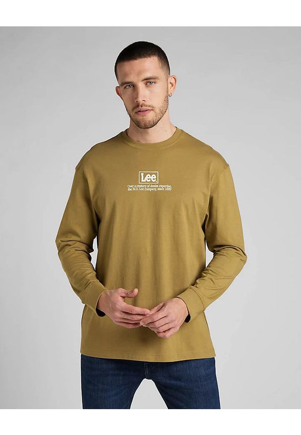 Lee - LEE LS LOGO LOOSE TEE MĘSKA KOSZULKA Z DŁUGIM RĘKAWEM LOGO L69AFQ85 112321850. Okazja: na co dzień. Materiał: skóra, jeans, materiał, tkanina, bawełna. Długość rękawa: długi rękaw. Długość: długie. Wzór: nadruk, haft. Styl: klasyczny, casual, elegancki
