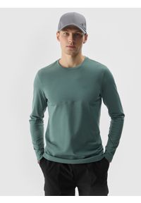 4f - Longsleeve regular gładki męski - khaki. Okazja: na co dzień. Kolor: wielokolorowy, brązowy, oliwkowy. Materiał: jersey, bawełna, dzianina. Długość rękawa: długi rękaw. Długość: długie. Wzór: gładki. Styl: casual, sportowy, klasyczny