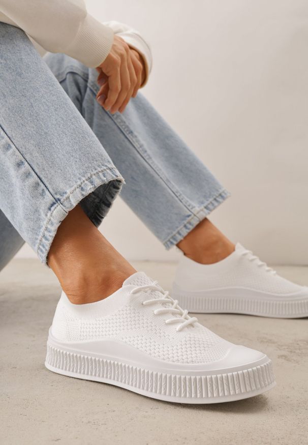 Born2be - Białe Siateczkowe Trampki na Tłoczonej Podeszwie Eezore. Kolor: biały. Materiał: jeans. Obcas: na obcasie. Wysokość obcasa: niski