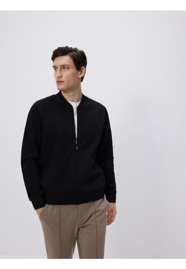 Reserved - Bluza bomberka - czarny. Kolor: czarny. Materiał: dzianina, bawełna