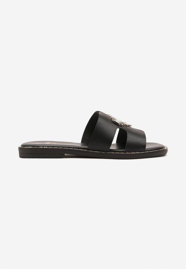 Born2be - Czarne Klapki z Wycięciami i Sercem Nevonilla. Okazja: na co dzień. Kolor: czarny. Sezon: lato. Styl: casual, elegancki