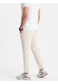Ombre Clothing - Męskie spodnie dresowe z nogawką bez ściągacza - kremowe V11 OM-PABS-0206 - XXL. Kolor: kremowy. Materiał: dresówka. Wzór: aplikacja. Styl: klasyczny, sportowy #4