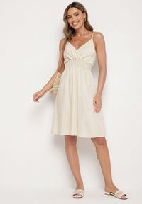 Born2be - Beżowa Wiskozowa Sukienka z Kopertowym Dekoltem Arileme. Kolor: beżowy. Materiał: wiskoza. Długość rękawa: na ramiączkach. Typ sukienki: kopertowe. Styl: wizytowy, klasyczny, elegancki #7