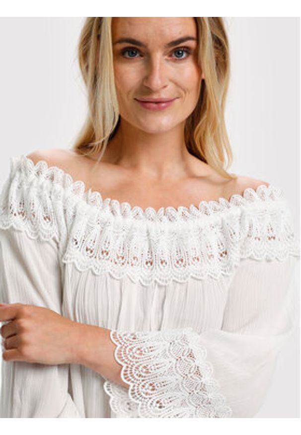 Cream Bluzka Bea 10608022 Biały Relaxed Fit. Kolor: biały. Materiał: wiskoza