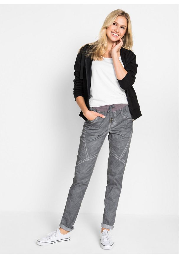 bonprix - Dopasowany T-shirt. Okazja: na co dzień. Kolor: biały. Materiał: materiał, bawełna. Długość rękawa: krótki rękaw. Długość: krótkie. Styl: casual