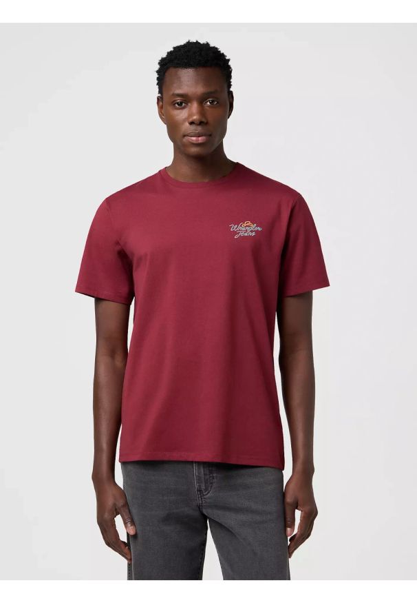 Wrangler - MĘSKA KOSZULKA WRANGLER GRAPHIC TEE RUBY WINE 112371485