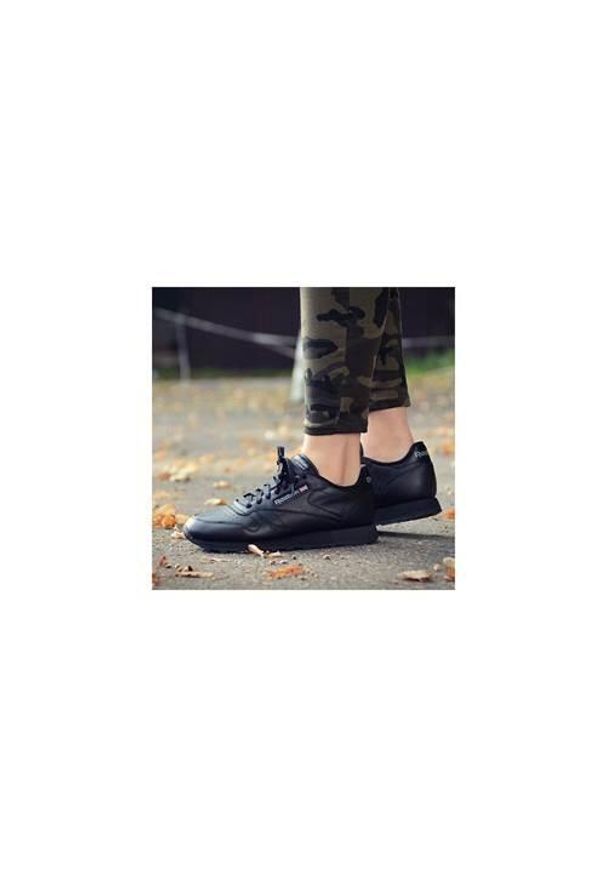 Buty do chodzenia męskie Reebok Classic Leather. Zapięcie: sznurówki. Kolor: wielokolorowy. Materiał: materiał, skóra, syntetyk. Szerokość cholewki: normalna. Model: Reebok Classic. Sport: turystyka piesza
