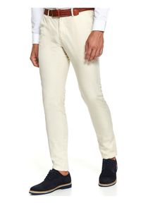 TOP SECRET - Spodnie typu chino regularne. Kolor: beżowy. Materiał: tkanina, bawełna. Wzór: gładki. Sezon: lato, zima, jesień. Styl: klasyczny #1