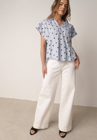 Born2be - Niebieska Bluzka o Fasonie Oversize w Kropki z Bawełny Pireia. Okazja: do pracy, na co dzień. Kolor: niebieski. Materiał: bawełna. Długość: długie. Wzór: kropki. Styl: casual #8