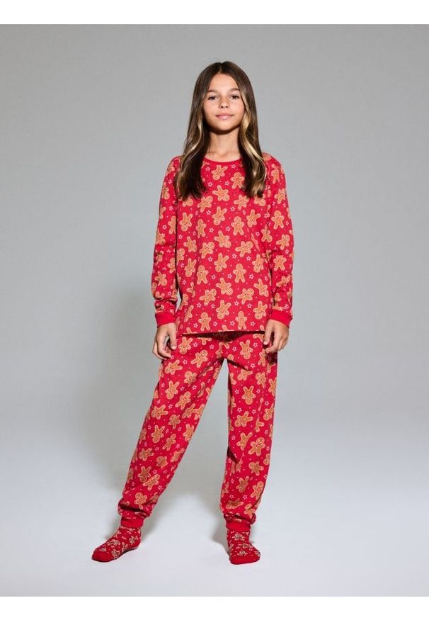 Sinsay - Świąteczna piżama dwuczęściowa z motywem pierniczków - czerwony. Kolor: czerwony. Styl: wizytowy