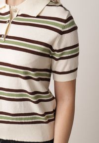 Born2be - Zielono-Kremowy T-shirt Typu Polo z Wiskozą Ozdobiony Guzikami i Paskami Esefia. Okazja: na co dzień. Typ kołnierza: polo. Kolor: zielony. Materiał: wiskoza. Wzór: aplikacja. Styl: casual #4